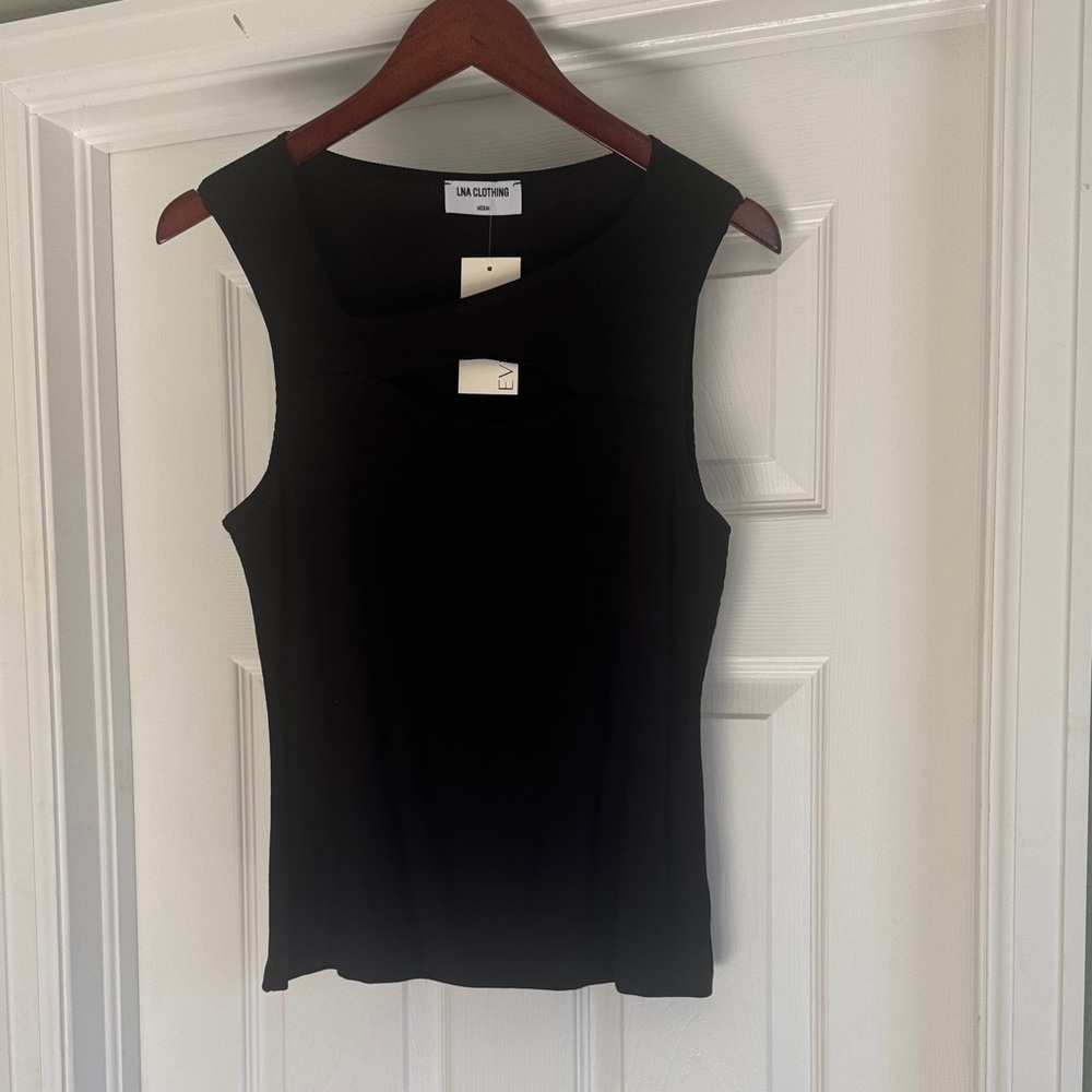 Black Sleeveless Cutout Top - Picture 4 of 7